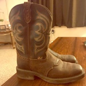 Reposhing. Women’s justin boots.  I have too many pairs of boots.